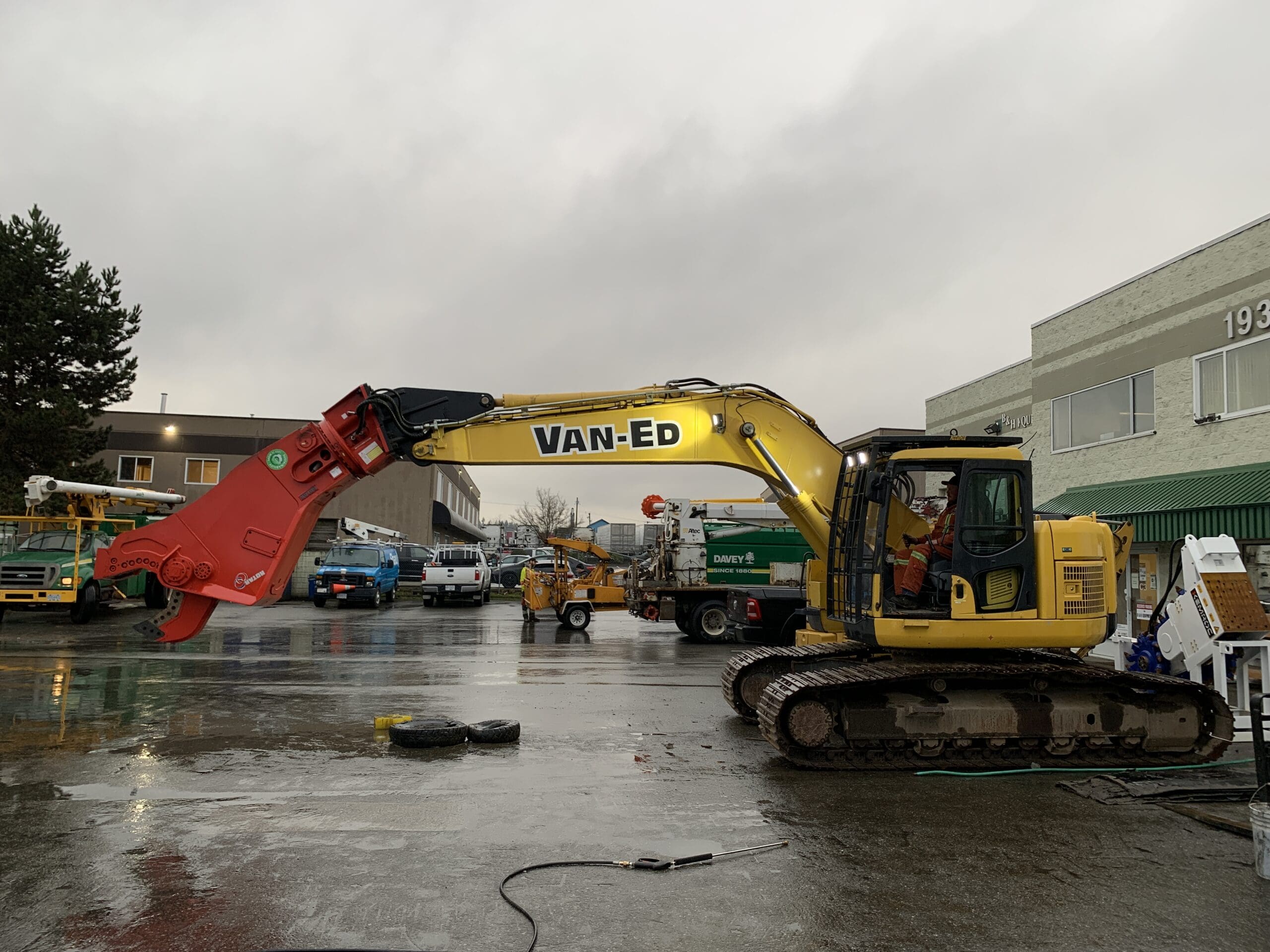 Komatsu PC228USLC-8 w/ RSS 30 Shear Excavators